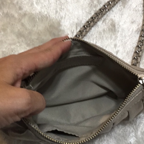Express Metallic crossbody double silver chain. - Picture 5 of 8